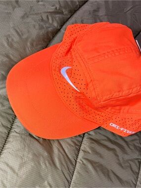 Nike Tailwind Elite Strap Back Aerobill Mesh Reflective Hat